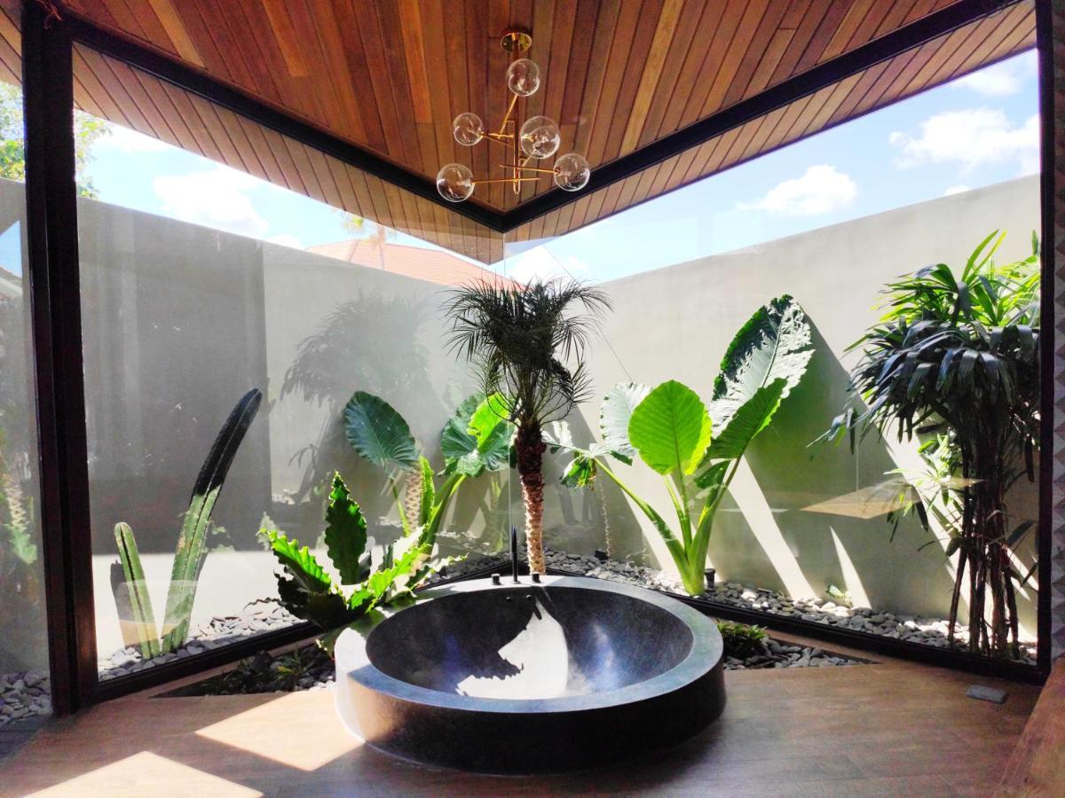 Villa Feh Bali By House Of Winds - Neo Tropical Eden Near Canggu Керобокан Екстер'єр фото